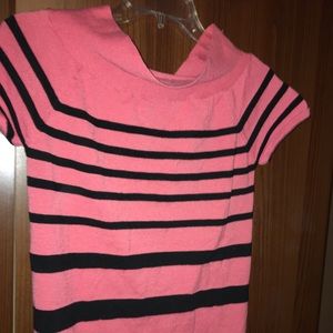 Women’s peach and black top cute